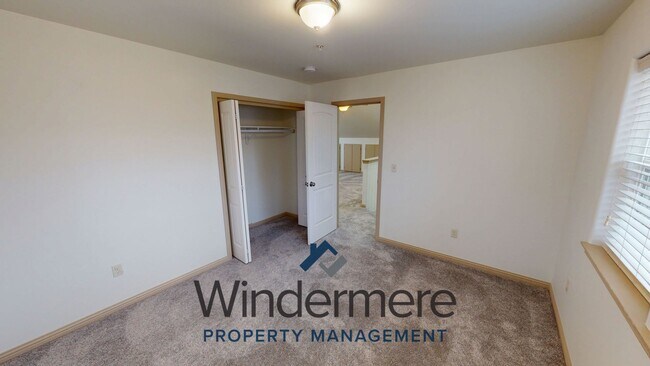 Building Photo - coll1100