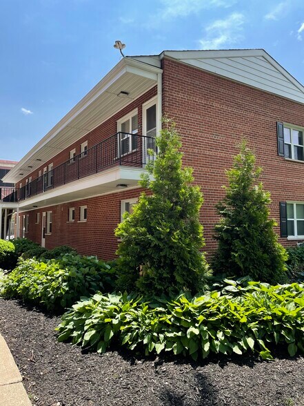 Building Photo - Douglas Avenue Apartments