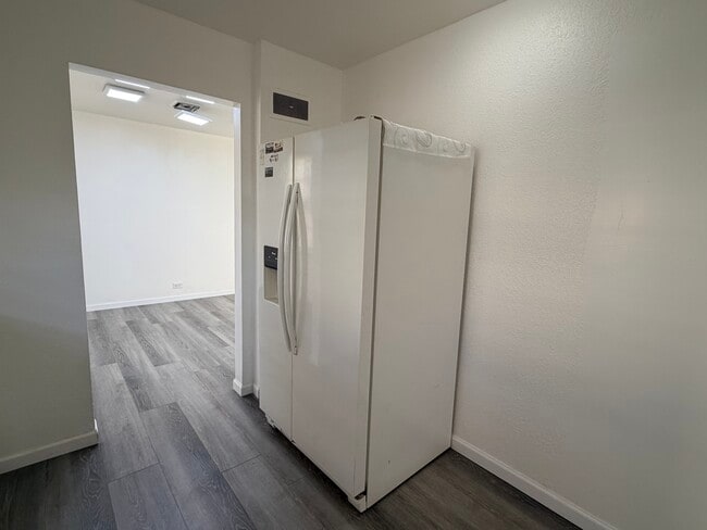 Building Photo - 308 S Division St