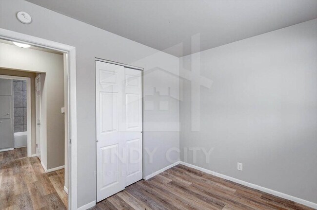 Building Photo - 750 S Dequincy St