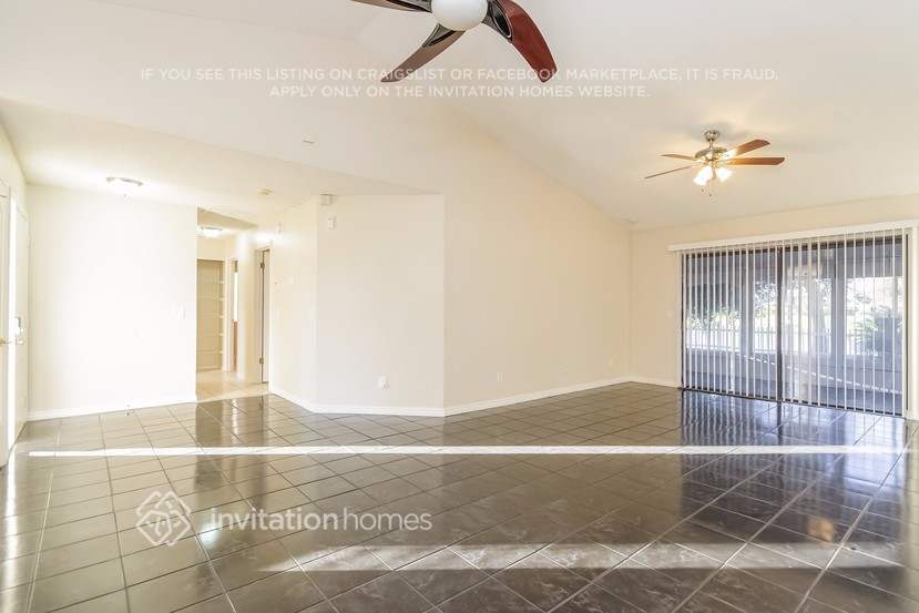 Building Photo - 203 N Lake Ct