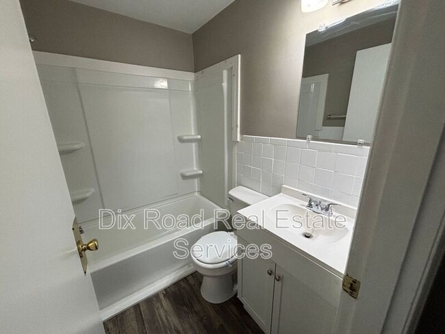 Building Photo - 237A Ryburn Avenue - Ryburn 237A