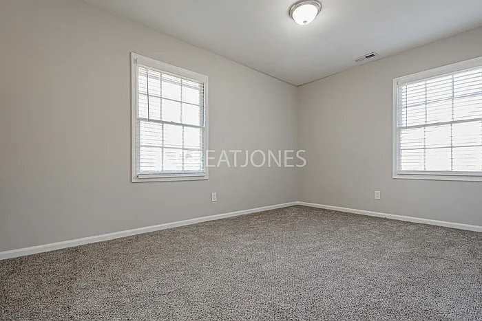 Building Photo - 4 N Kings Dr