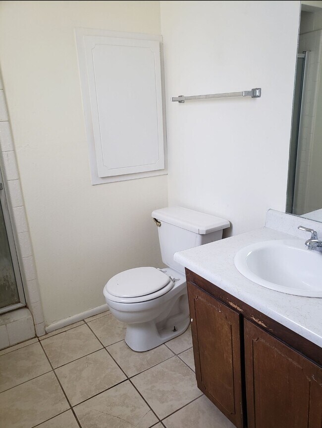 Building Photo - 475-477 Delta Cir