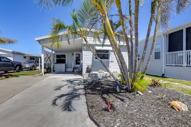 Building Photo - 670 N Green Cir