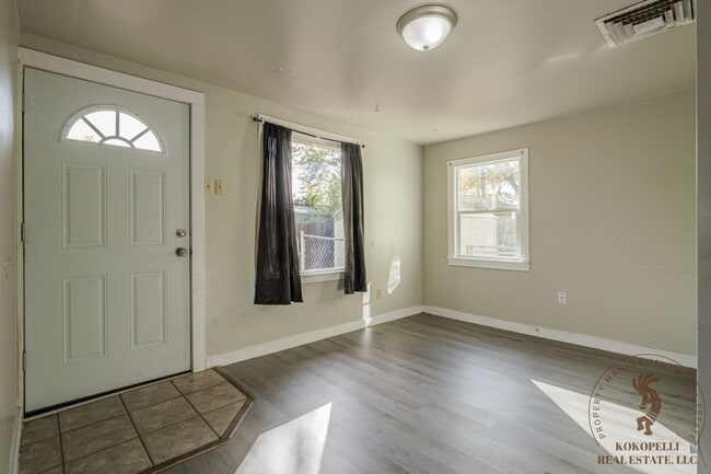 Building Photo - 1451 Pinyon Ave