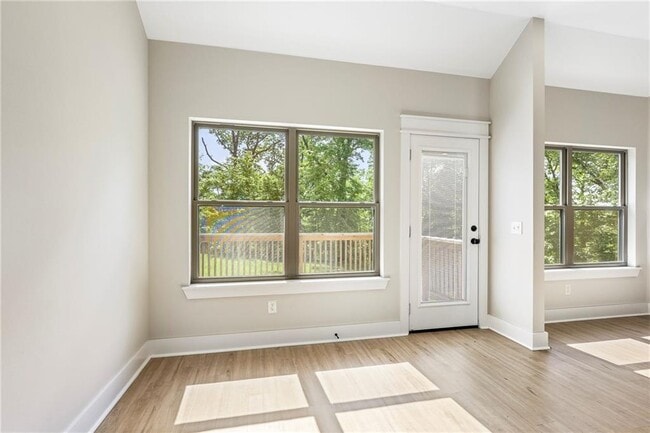 Building Photo - 19 Theale Ln