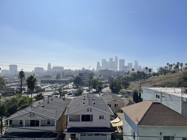 Building Photo - 704 Lookout Dr