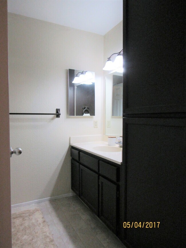 Building Photo - 2354 Pinercrest Dr