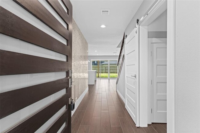 Building Photo - 22435 Elsinore Dr