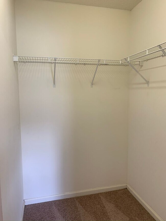 Building Photo - 163 Springwood Ln