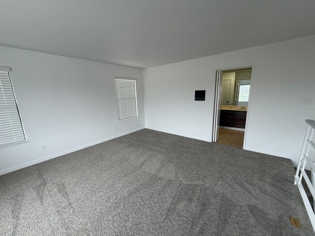 Building Photo - Gorgeous 3 bedroom house with amazing views and huge garden