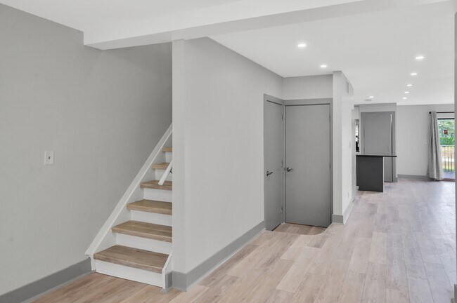 Building Photo - 9123 NW 38th Dr