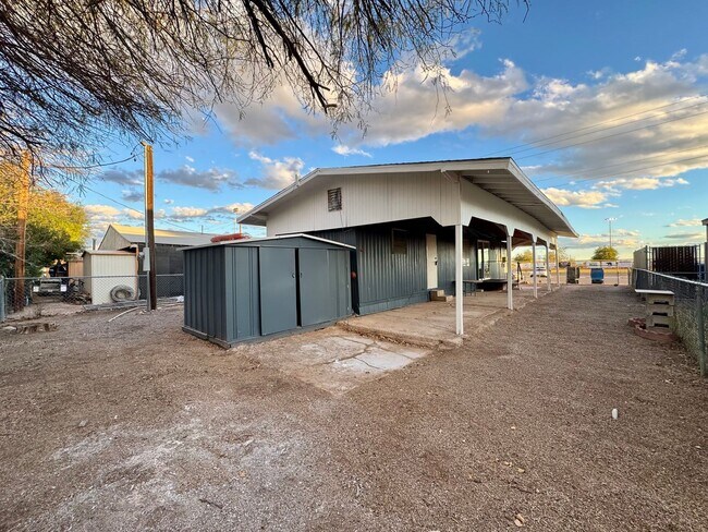Building Photo - Home by Rotary Park!