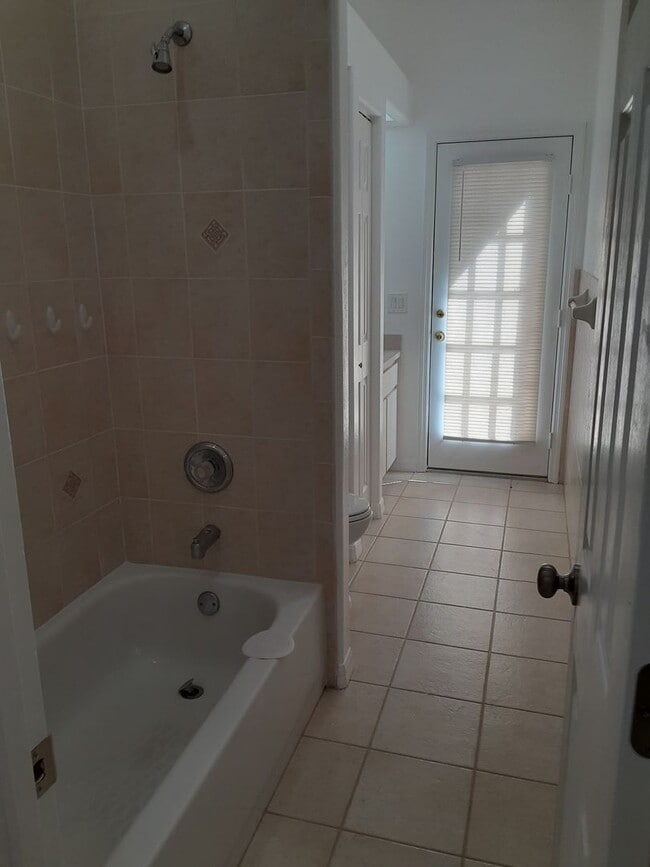 Building Photo - Beautiful & Private Residence