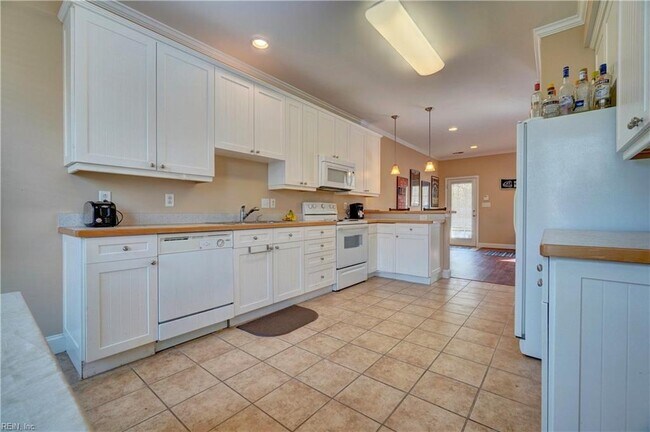 Building Photo - 4112 Killam Ave