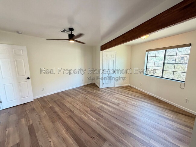 Building Photo - 4213 W Cheyenne Dr