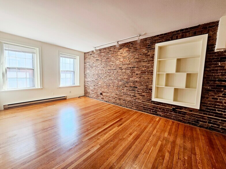 Building Photo - 81 West Cedar St