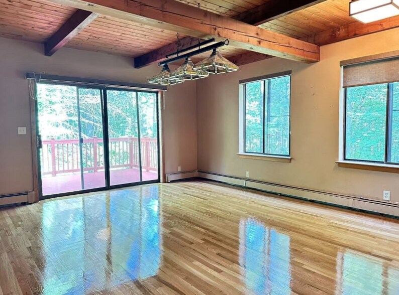 Building Photo - 40 Laurelwood Dr