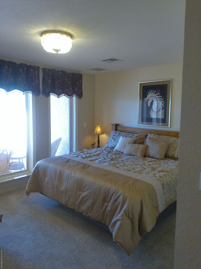 Building Photo - Entertainers Delight Beautiful Pool home Available May 12 to Sept 15, 2026