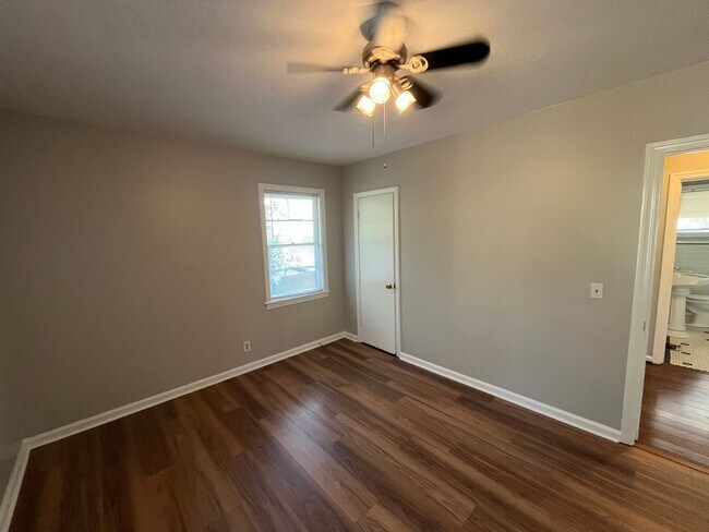 Building Photo - Move In Ready!! Cozy Brick Home, in North Columbus. Located off of Airport Thruway!! HAPP Accepted.