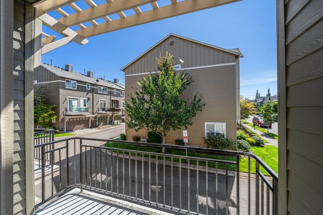 Building Photo - 16884 NW Shadow Hills Ln