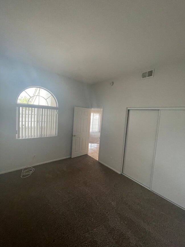 Building Photo - 2 Bed Condo in Henderson Nevada.