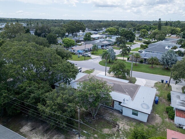 Building Photo - 1156 Angle Rd