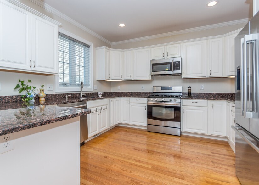 Primary Photo - 43 Hammond St