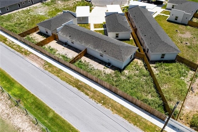 Building Photo - 2714 Primrose Dr