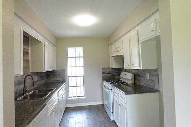 Building Photo - 7215 Haverton Dr