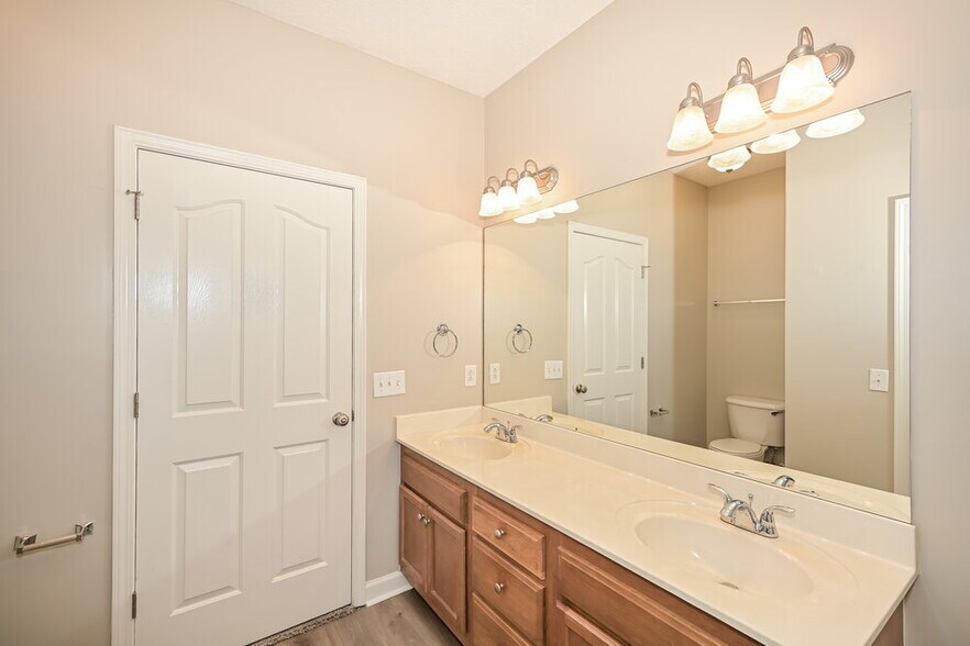 Building Photo - 1448 Jeter Way