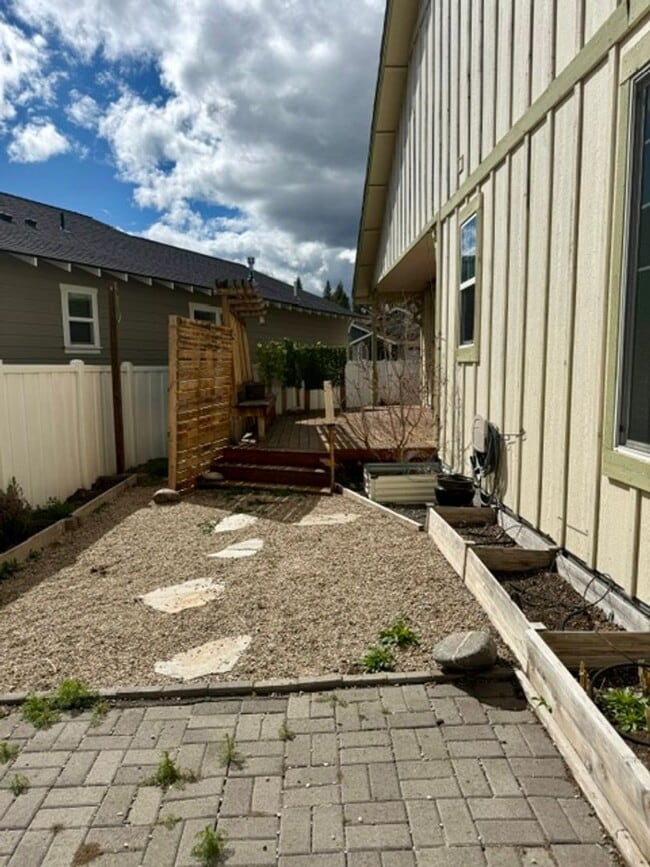 Building Photo - Charming 3-Bedroom Home in Peaceful 55+ Community!