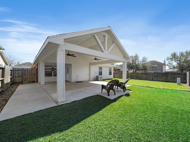 Building Photo - 3301 Clover Hill Ln