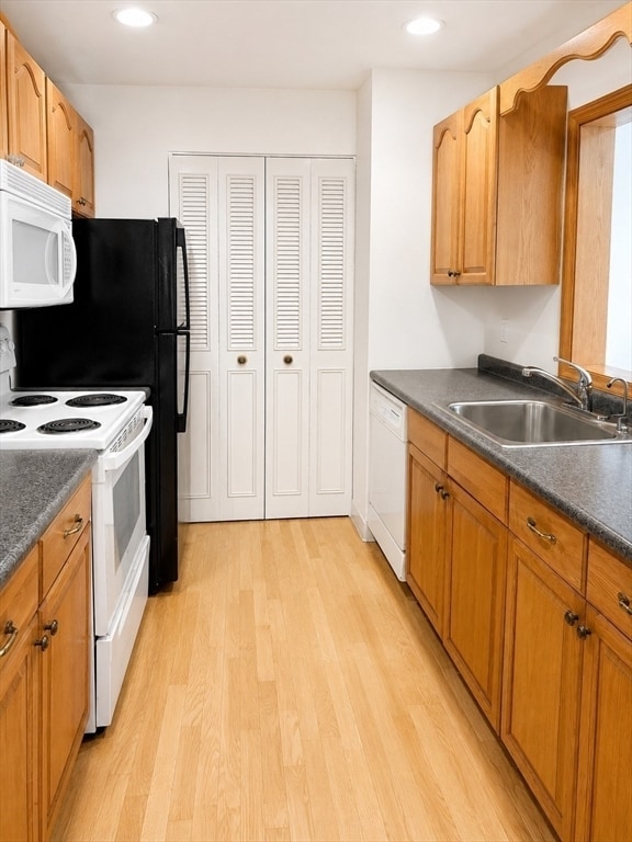 Building Photo - 25 Greentree Ln