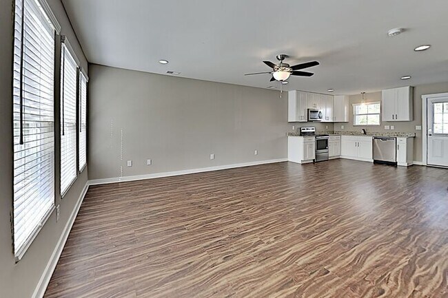 Building Photo - Newer Construction Townhome in Madison