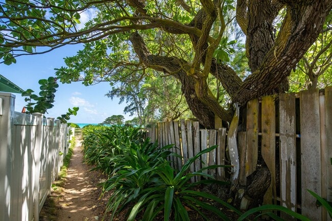 Building Photo - Fully furnished beach-side studio includes...