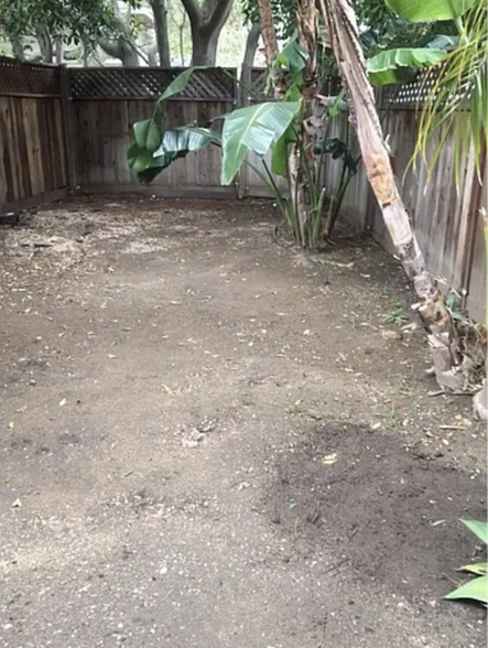 dedicated yard - 3141 Country Club Dr