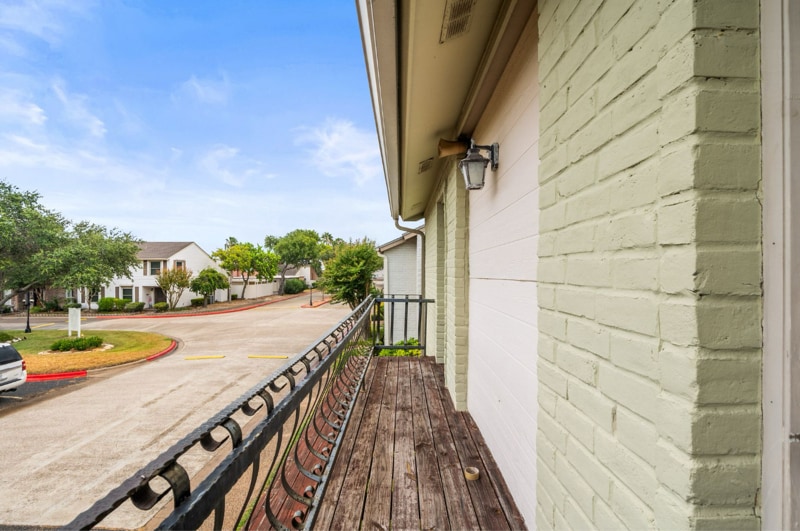 Building Photo - 11 Rock Creek Dr