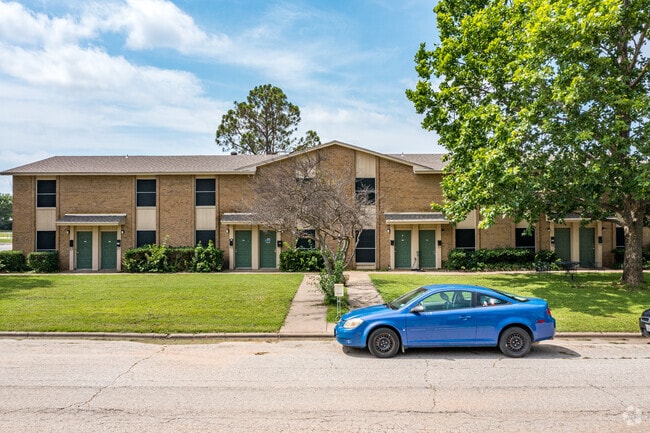 Indiana Crossing Street Parking - Indiana Crossing