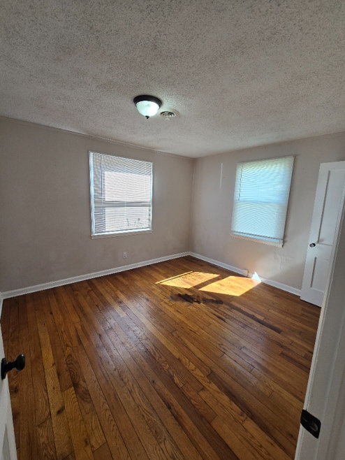 Building Photo - 1405 Newton St