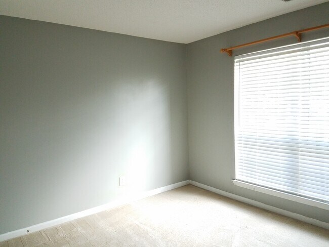 Building Photo - Great One Story With Bonus Room Over Garage