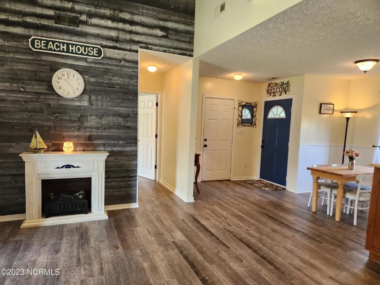 Building Photo - 105 Huntmaster Ct