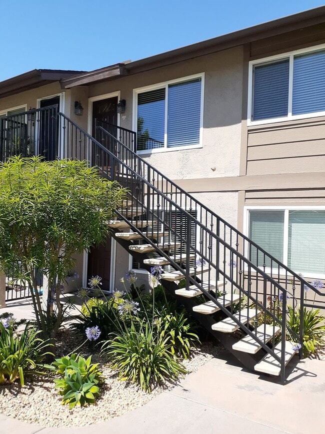 Building Photo - 1440 Oakdale Ave