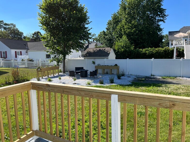 Patio - 121 Chestnut St