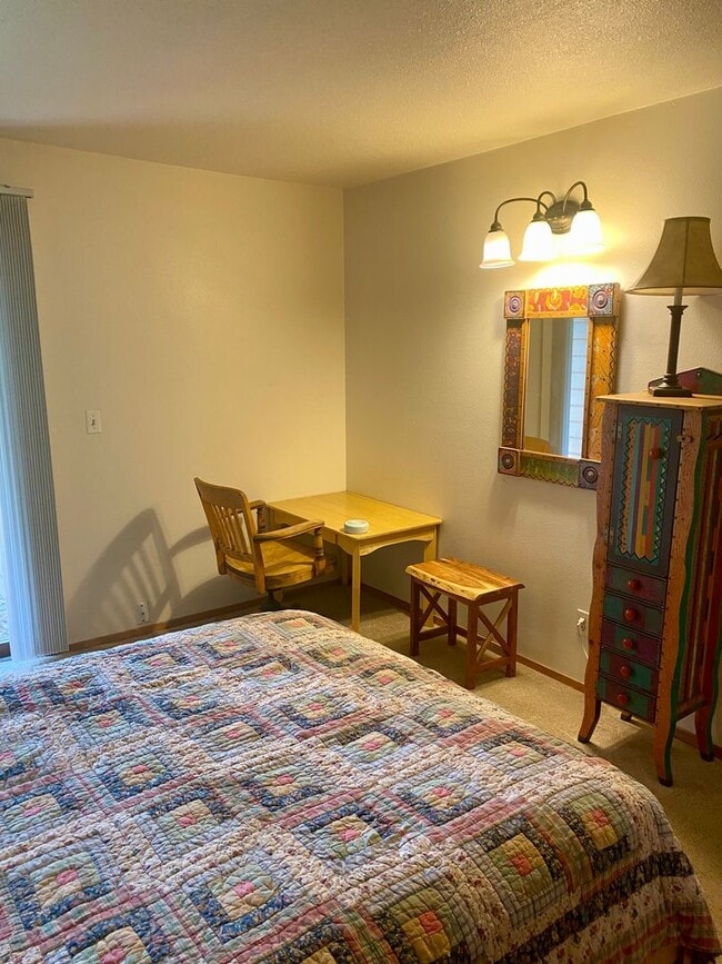 Building Photo - Furnished 2-Bedroom Condo with Great Amenities