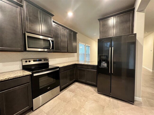 Building Photo - 13443 Greenbrier Dr