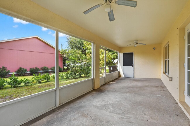 Building Photo - 1676 SW Mackey Ave