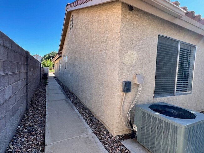 Building Photo - Fabulous 3 bedroom  Home