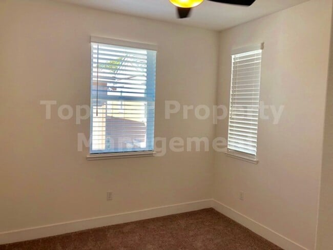 Building Photo - Beautiful tri-level 3 Bd/2.5 Ba, 2000 sf single-family house in Pleasant Hill available for lease...